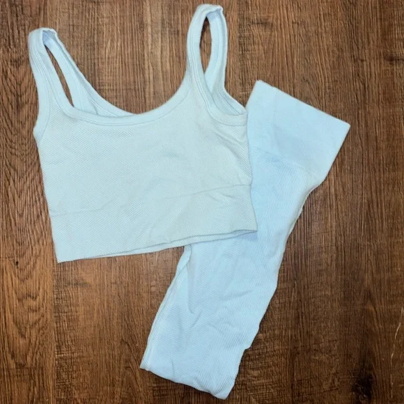 Women’s athletic set. Light blue. Size large. Bottoms are a little see through - Picture 1 of 4